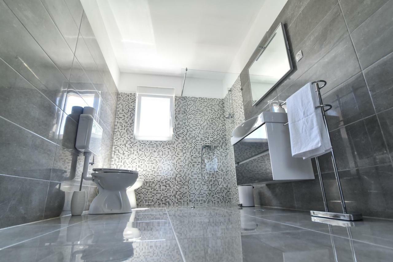 Villa Village Idylle With Heated Pool, Sauna, Jacuzzy And Private Parking Sukošan Exteriör bild