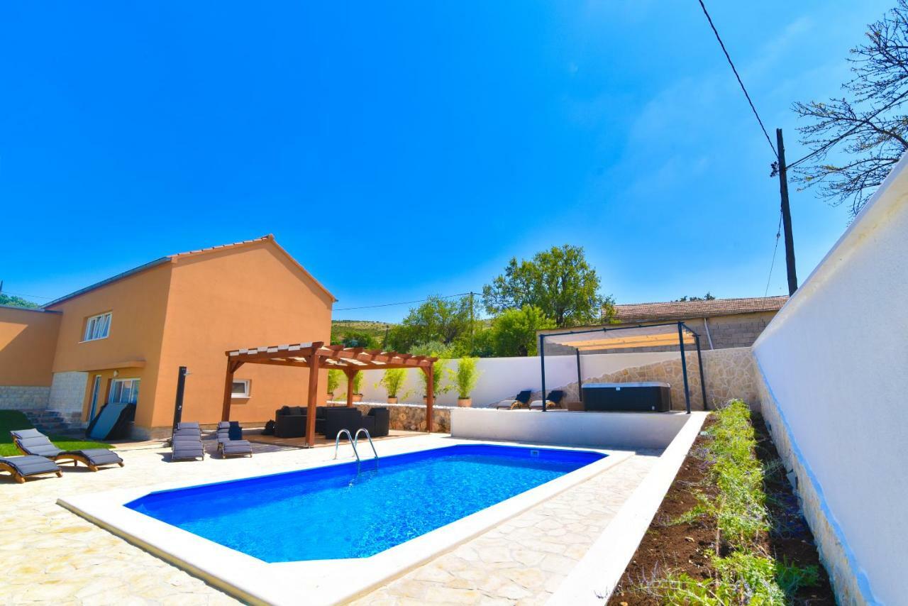 Villa Village Idylle With Heated Pool, Sauna, Jacuzzy And Private Parking Sukošan Exteriör bild